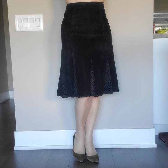 ๐ HOST PICK ๐ Danier Suede A-line Skirt - Picture 9 of 17